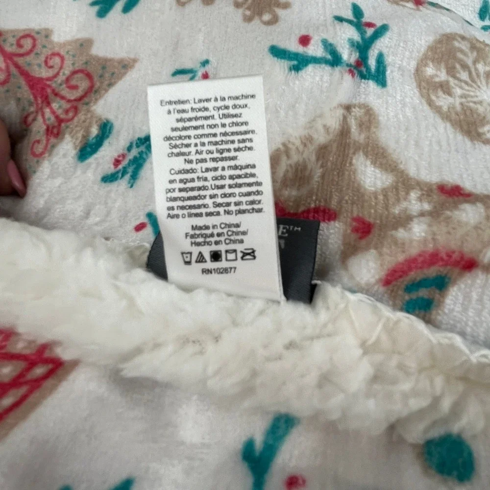Berkshire Pet Christmas Holiday Cat Dog Gingerbread Throw Blanket Sherpa Backed